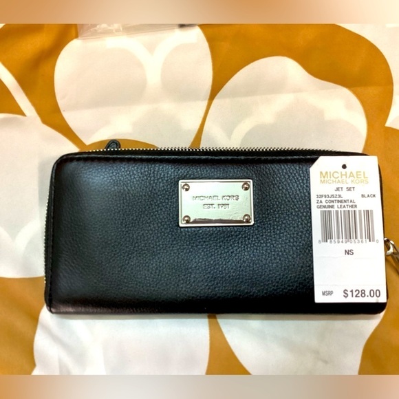 MICHAEL KORS BLACK AND SILVER WALLET - Picture 2 of 4